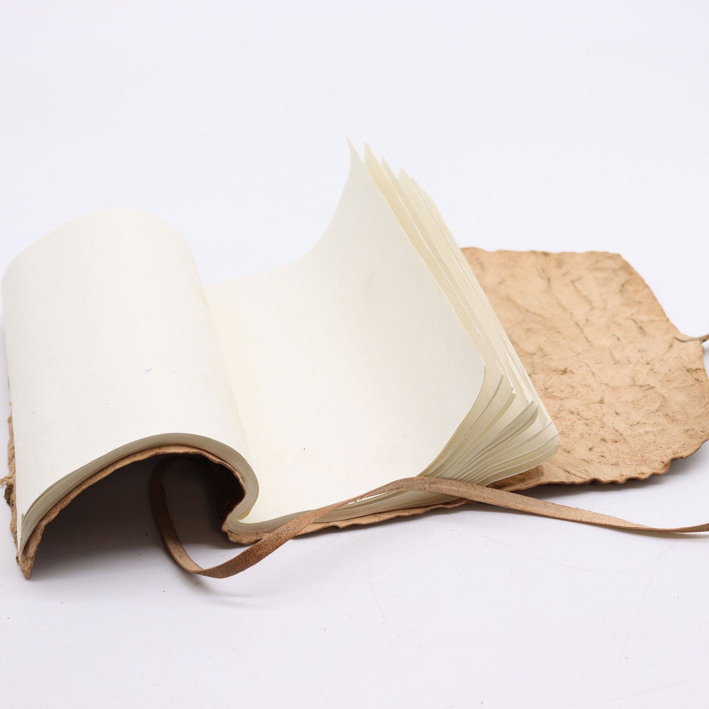 Rolled Leather Travel Notebook - 96 pages - Natural 21x15cm